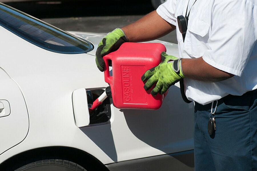 Фото услуги выездной помощи подвоз бензина