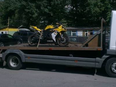 Перевозка мотоцикла на эвакуаторе