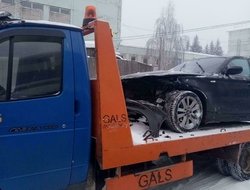 фото эвакуации битого автомобиля